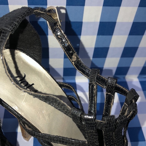 Black Shimmer Net Wood Heels - Picture 9 of 17